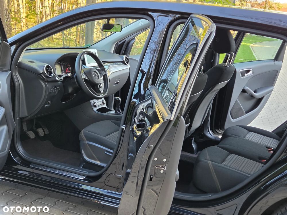 Mercedes-Benz Klasa B 180 d BlueEFFICIENCY Edition - 25