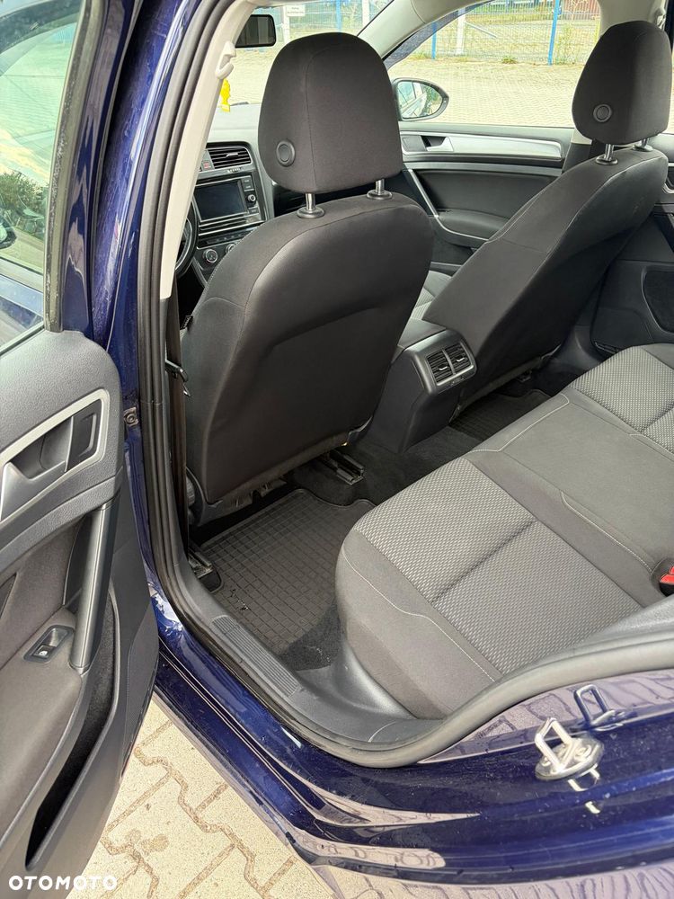 Volkswagen Golf - 10