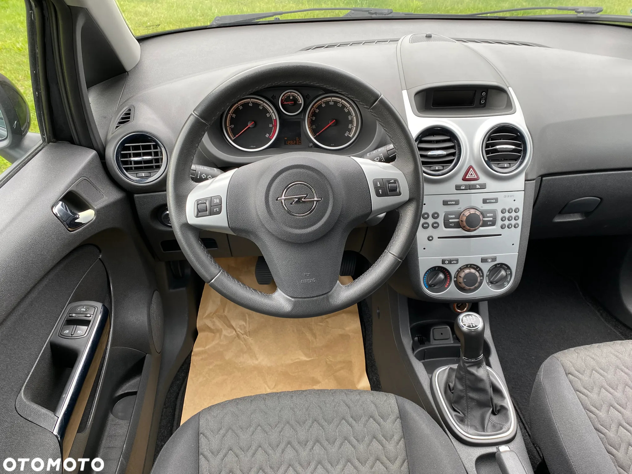 Opel Corsa 1.4 16V Cosmo - 10