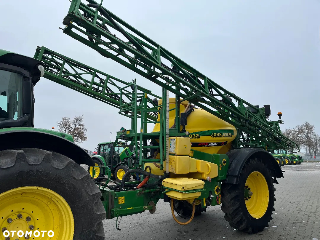 John Deere 832 - 5