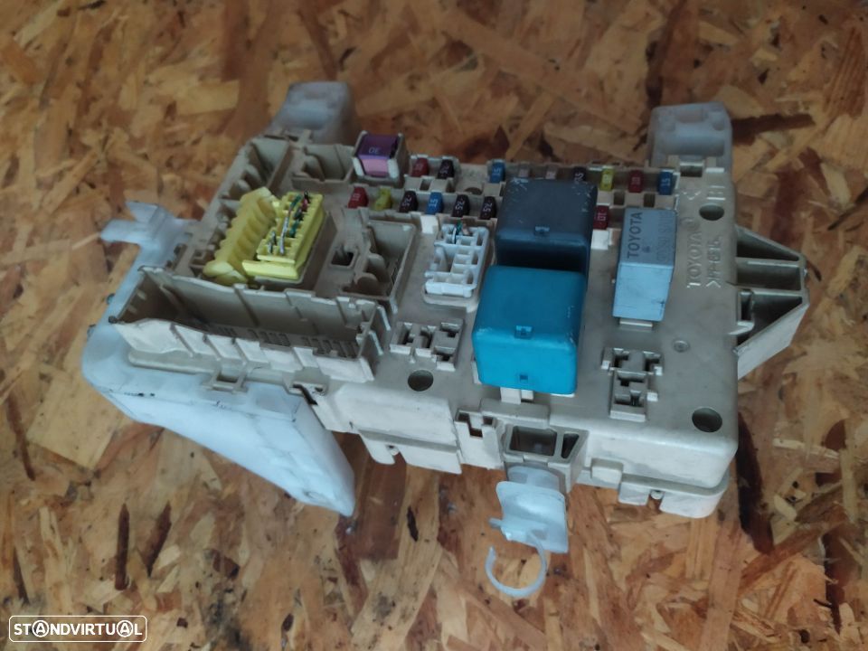 CAIXA DE FUSIVEIS TOYOTA COROLLA VERSO AR10 04-08 892210F010 - 2