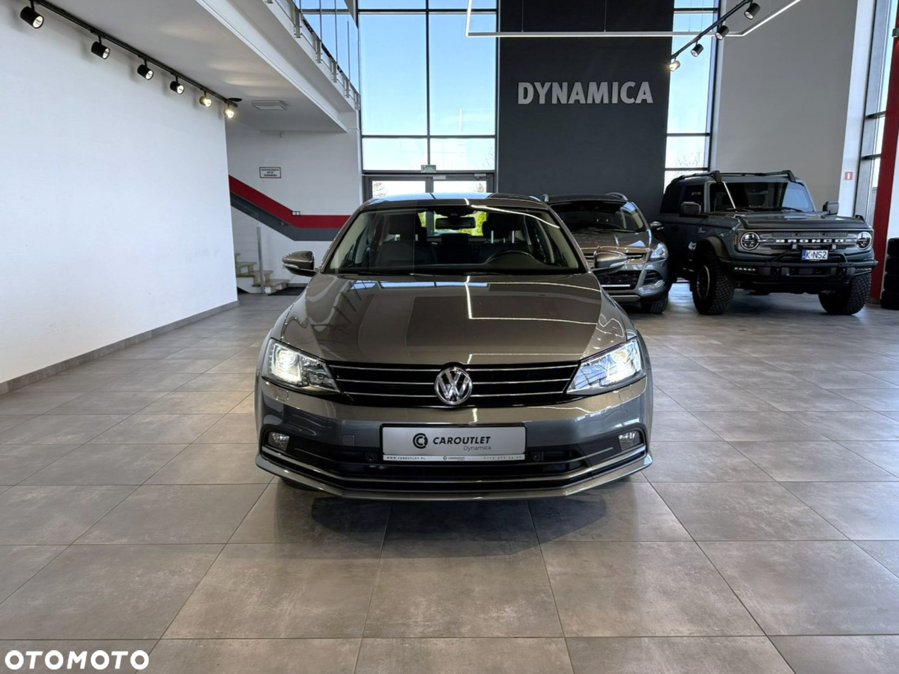 Volkswagen Jetta - 4