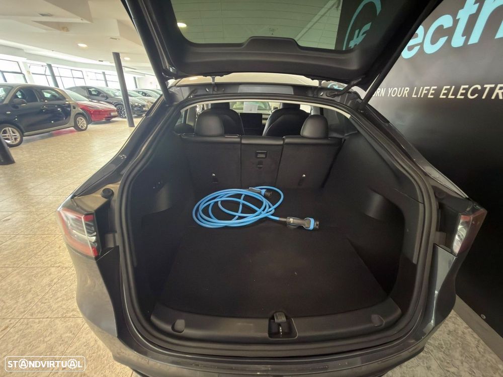 Tesla Model Y Long Range Dual Motor AWD - 13