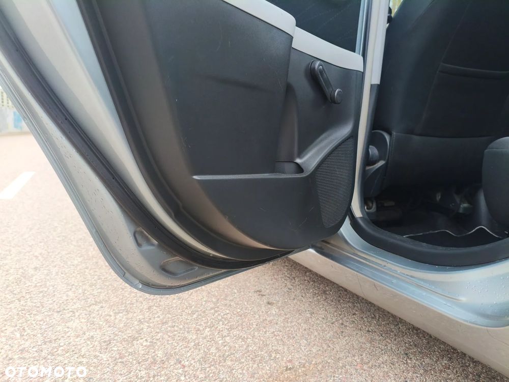 Toyota Yaris 1.3 VVT-i Team - 15