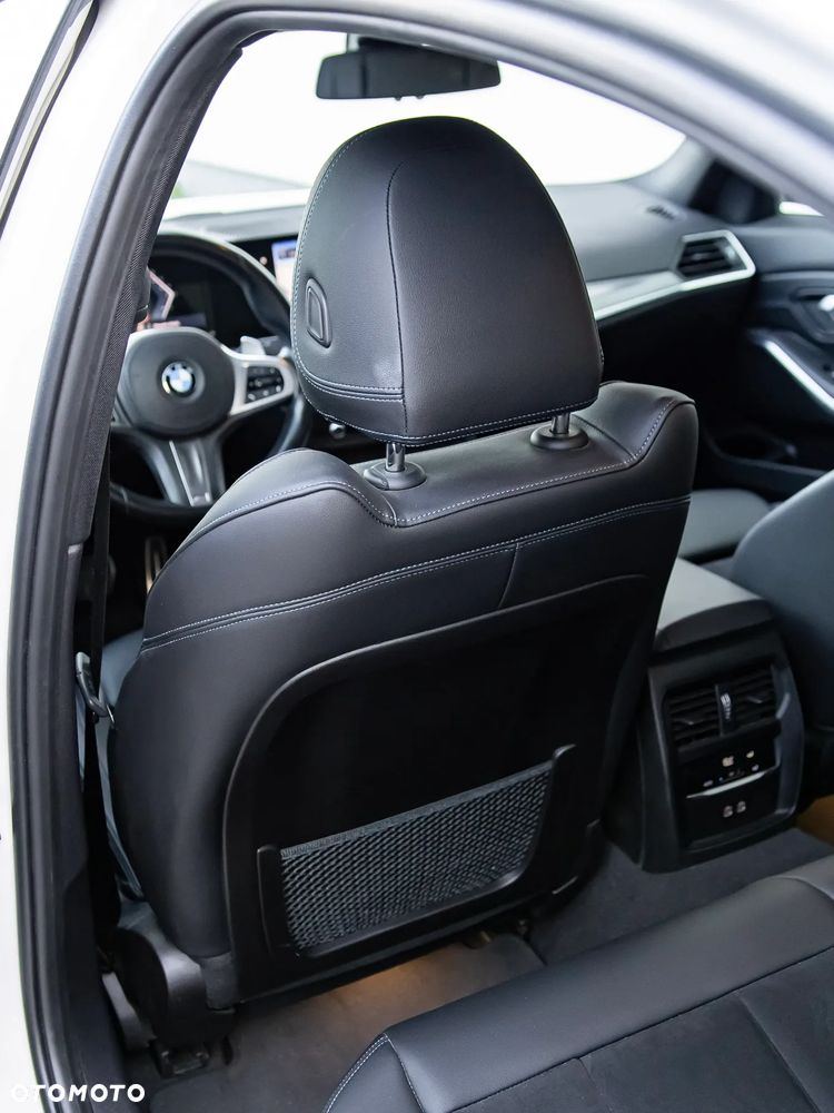 BMW Seria 3 318d M Sport - 38