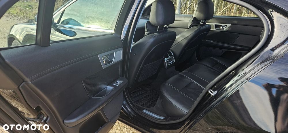 Jaguar XF 2.0 T Premium Luxury - 18