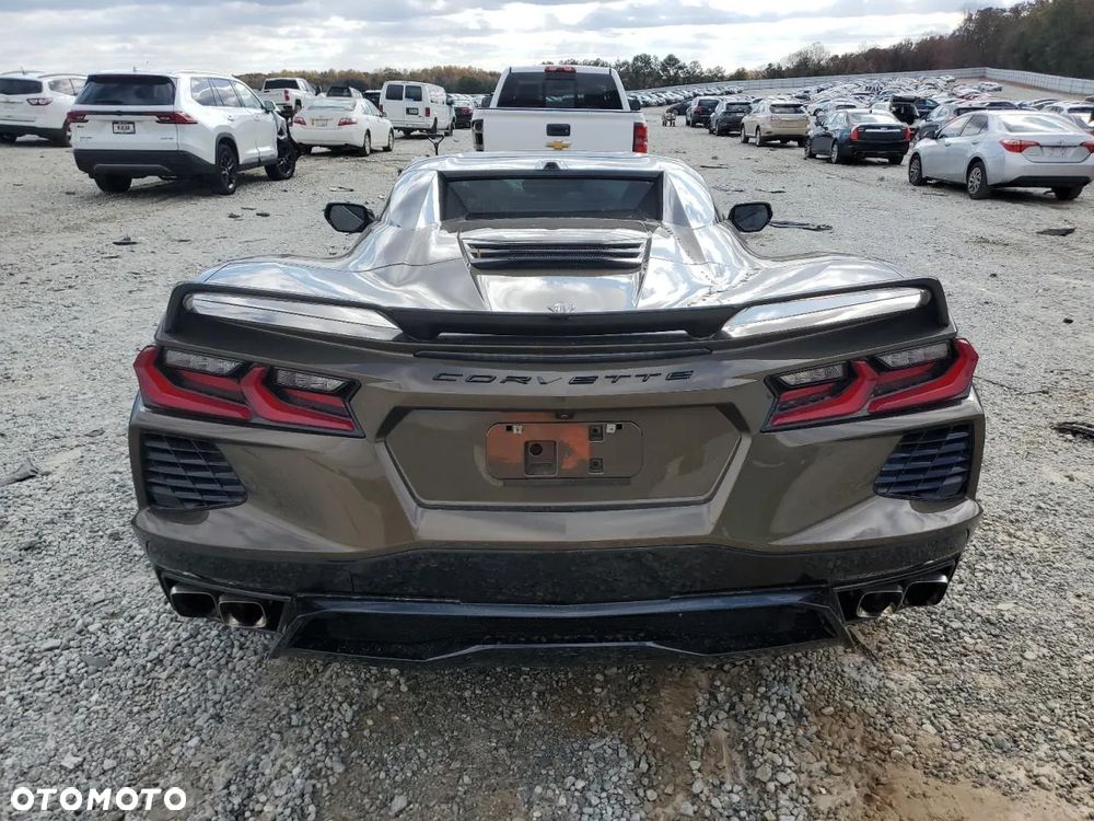 Chevrolet Corvette - 6