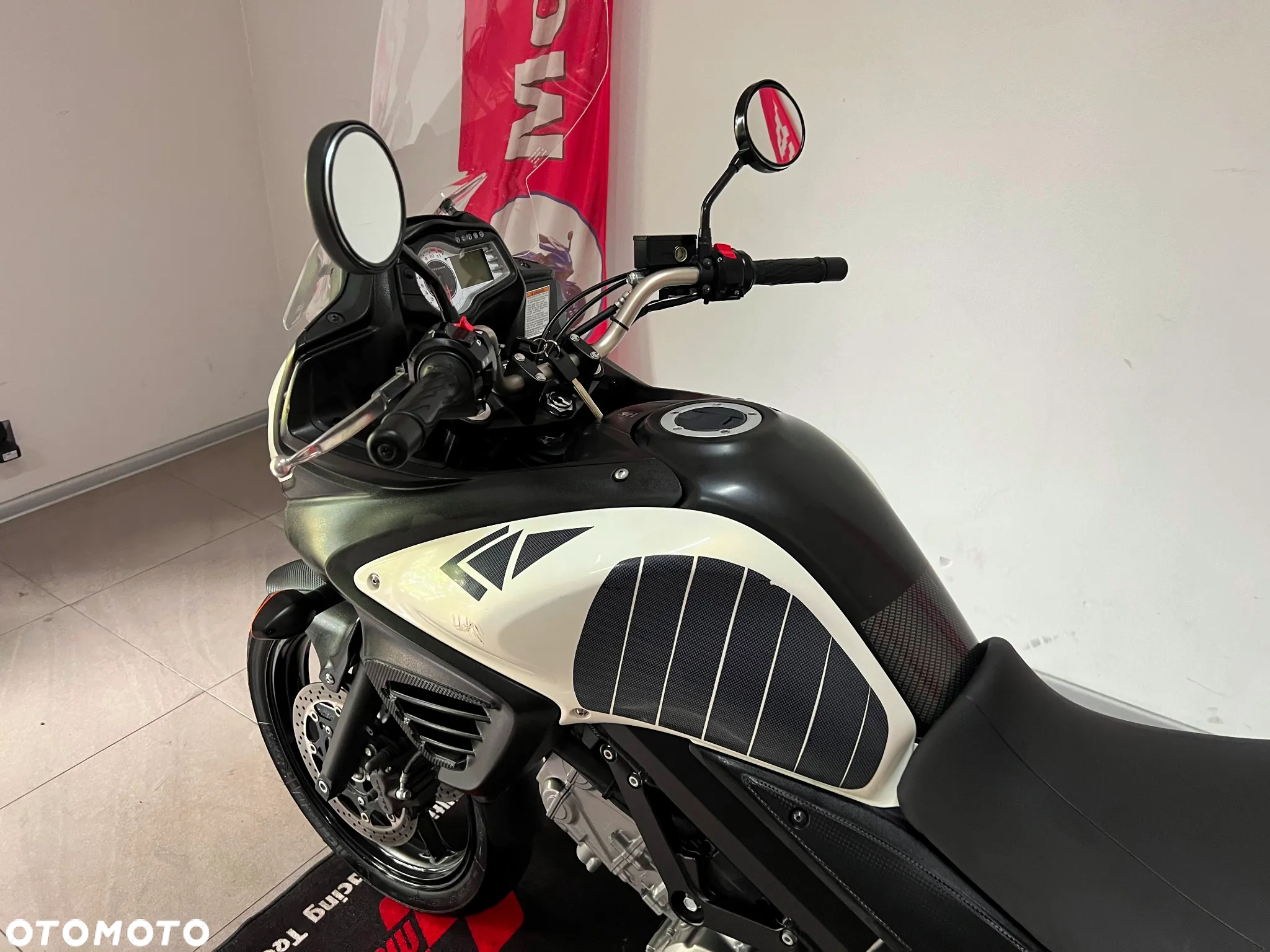 Suzuki DL - 12