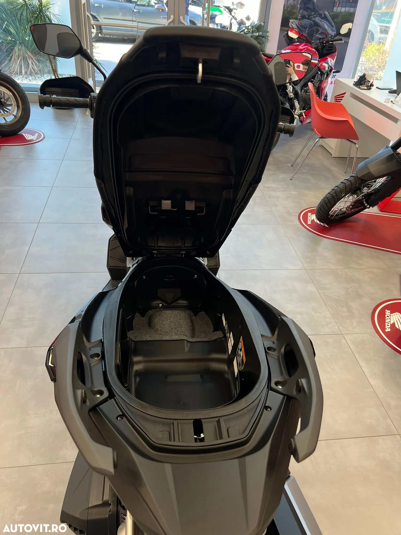 Honda ADV 350 - 5