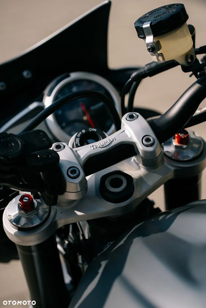 Triumph Street Triple - 15