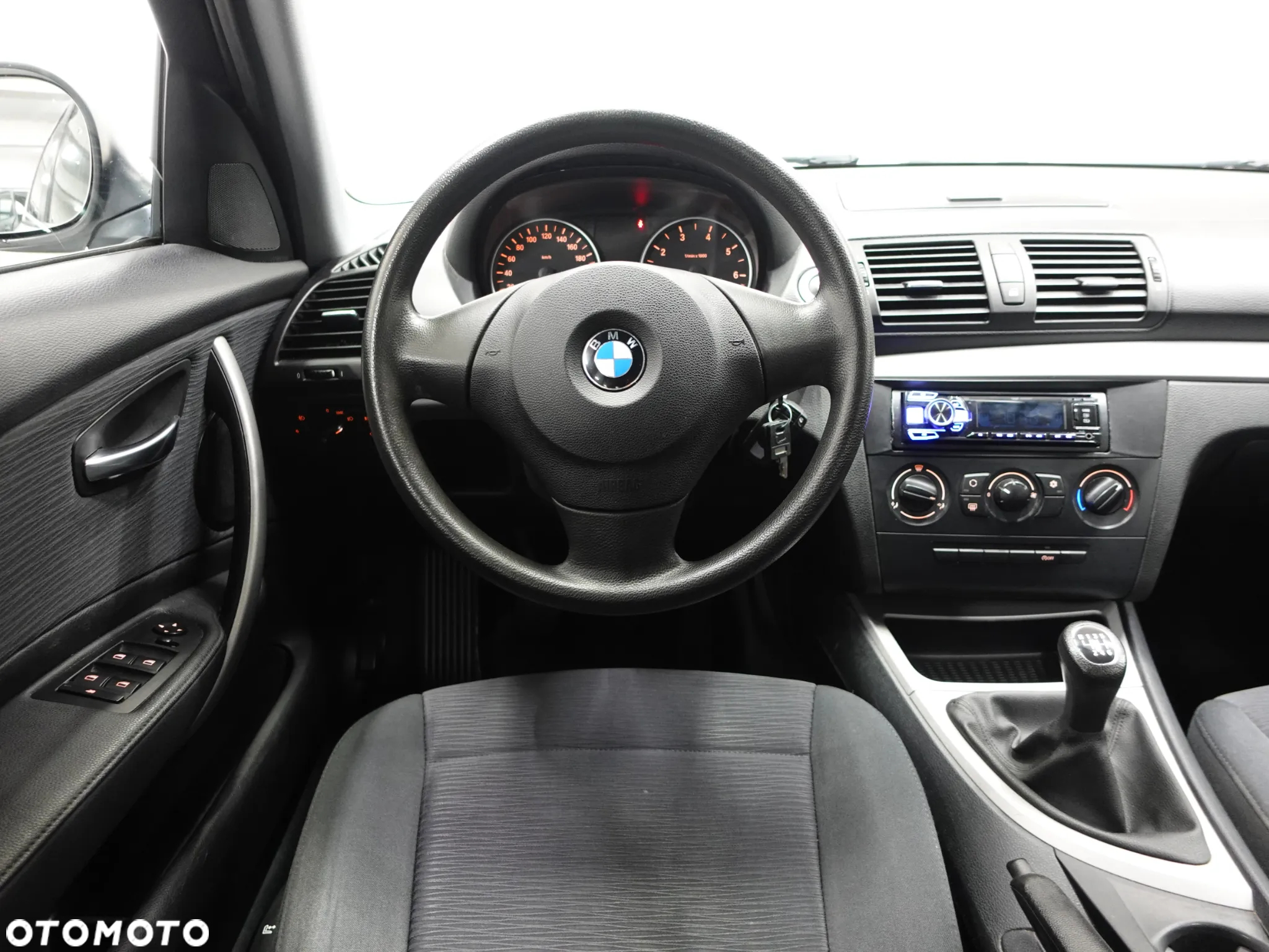 BMW Seria 1 116i - 30