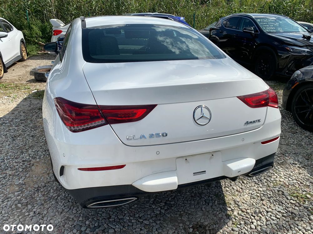 Mercedes-Benz CLA 250 4Matic 7G-DCT - 11
