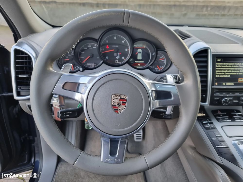 Porsche Cayenne Platinum Edition - 16