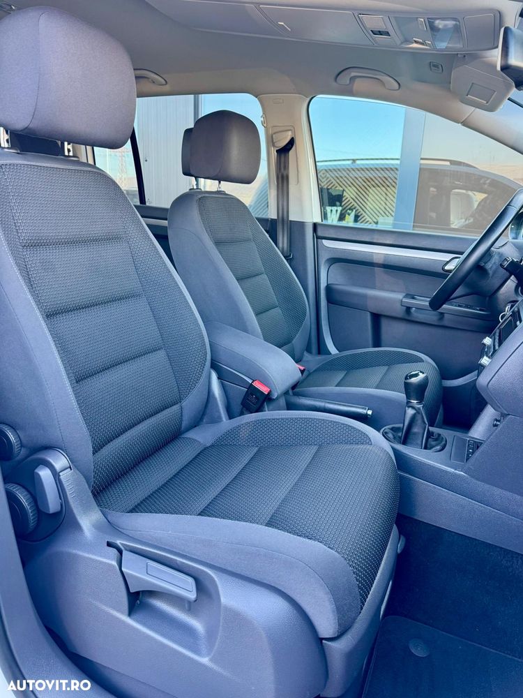 Volkswagen Touran 1.6 TDI DPF BlueMotion Technology Comfortline - 24