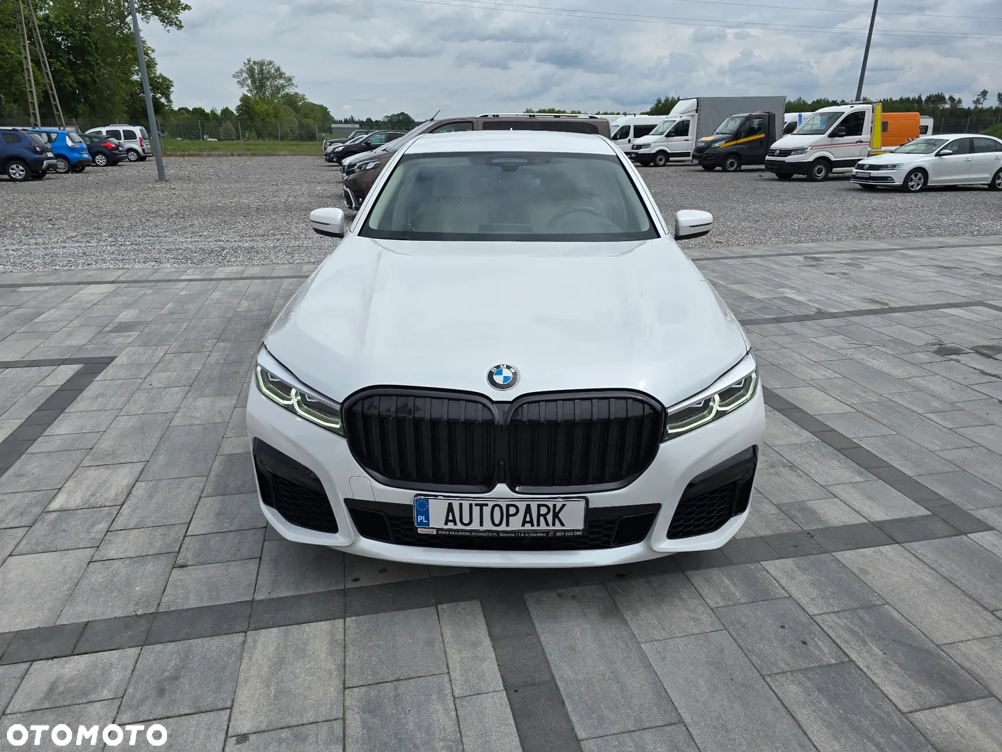 BMW Seria 7 750i xDrive sport - 9