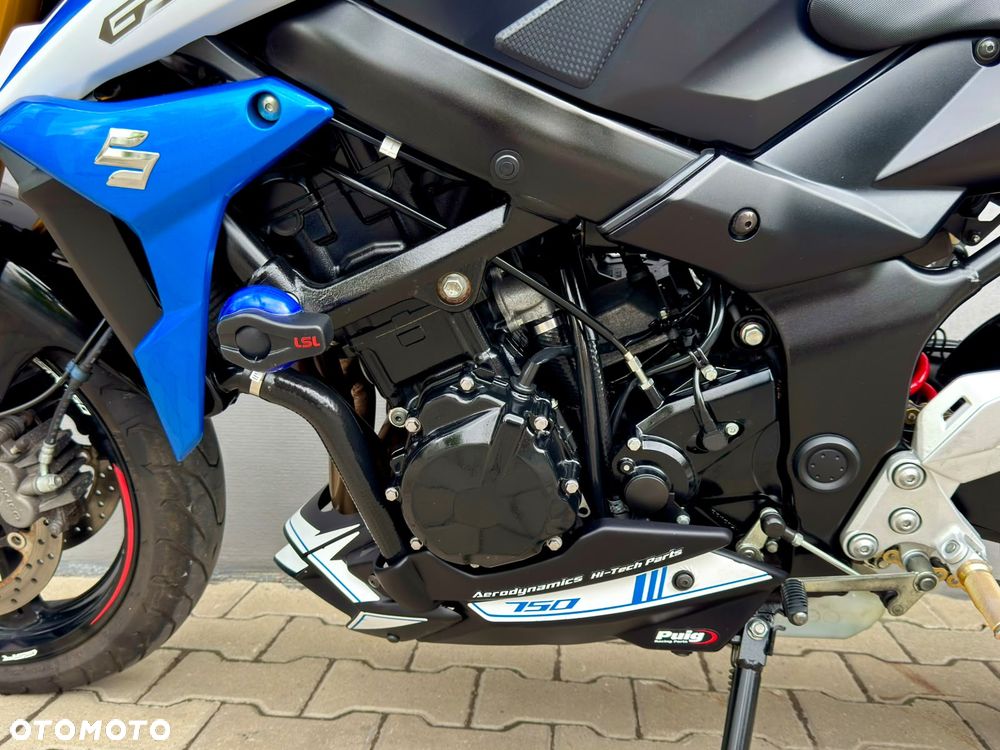 Suzuki GSR - 13