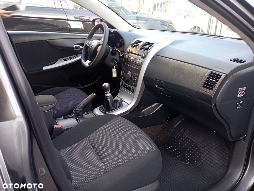 Toyota Corolla 1.6 Premium - 9