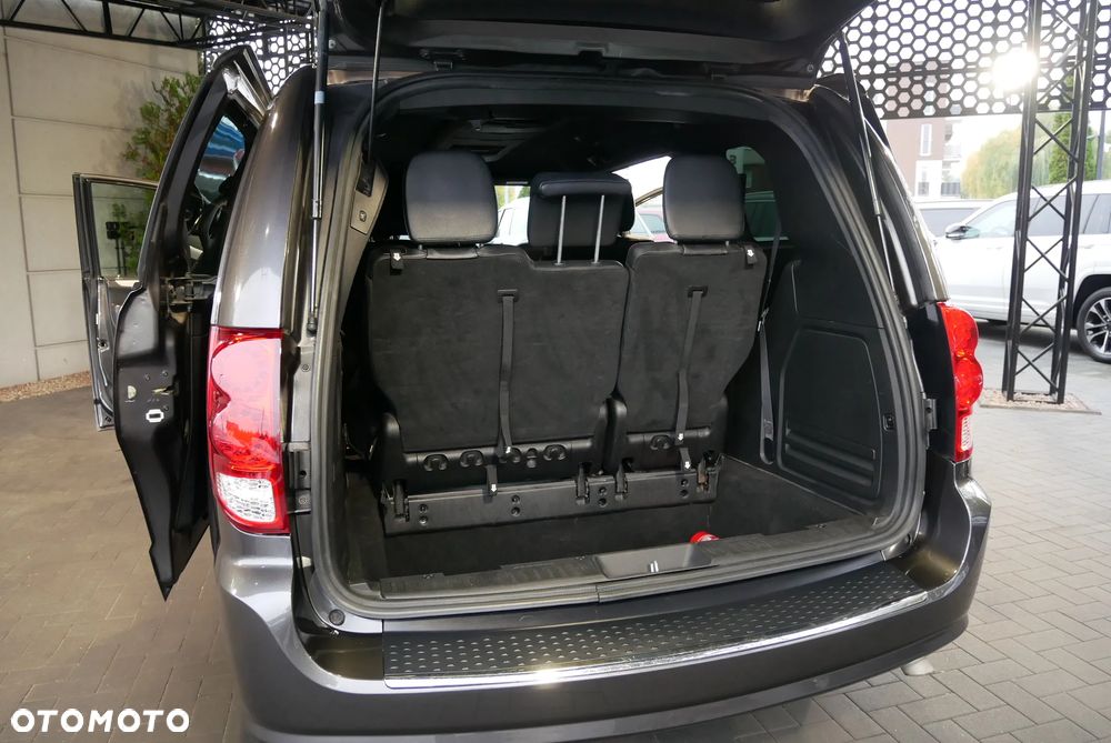 Dodge Grand Caravan - 12