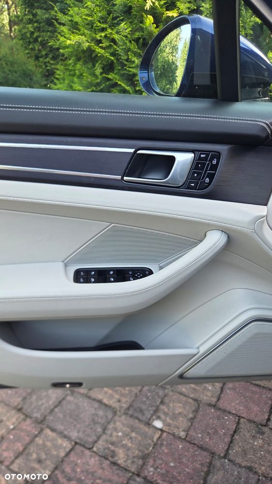 Porsche Panamera - 18