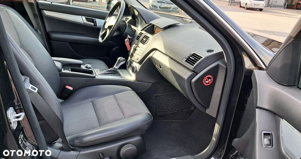 Mercedes-Benz Klasa C 180 T BlueEFFICIENCY 7G-TRONIC Elegance - 14