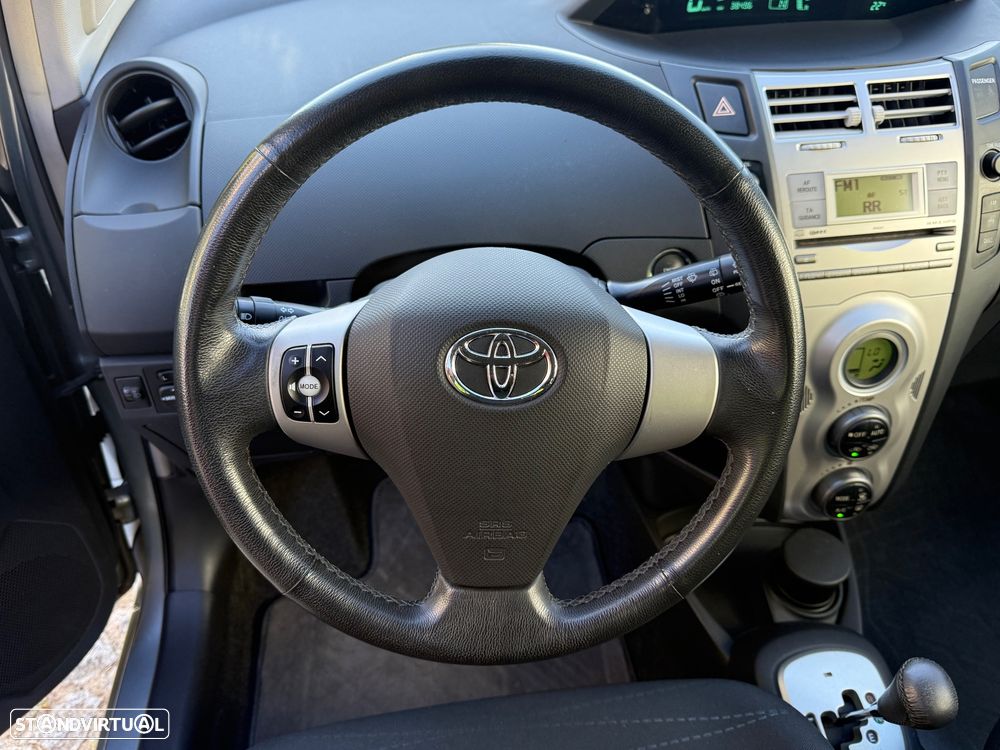 Toyota Yaris 1.0 VVT-i Sol High Pack MMT VSC+TRC - 12