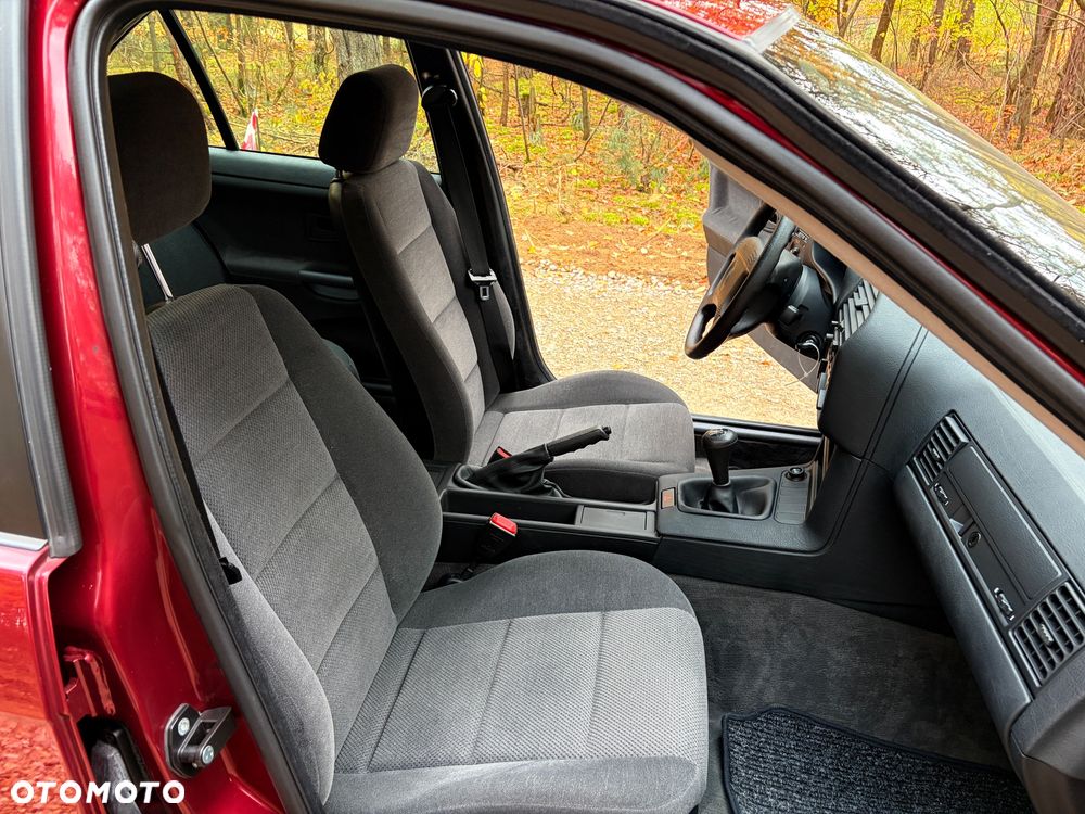 BMW Seria 3 316i - 36