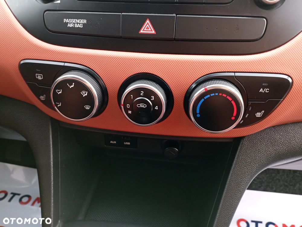 Hyundai i10 1.0 Fifa World Cup Edition - 9