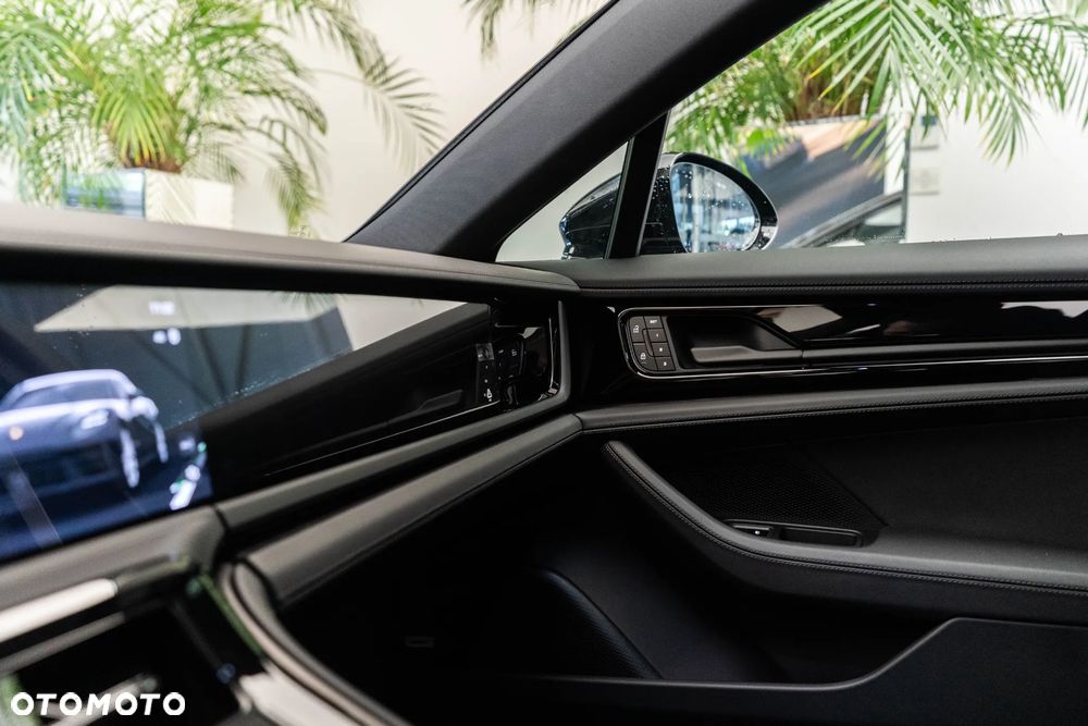 Porsche Panamera 4 E-Hybrid PHEV - 23