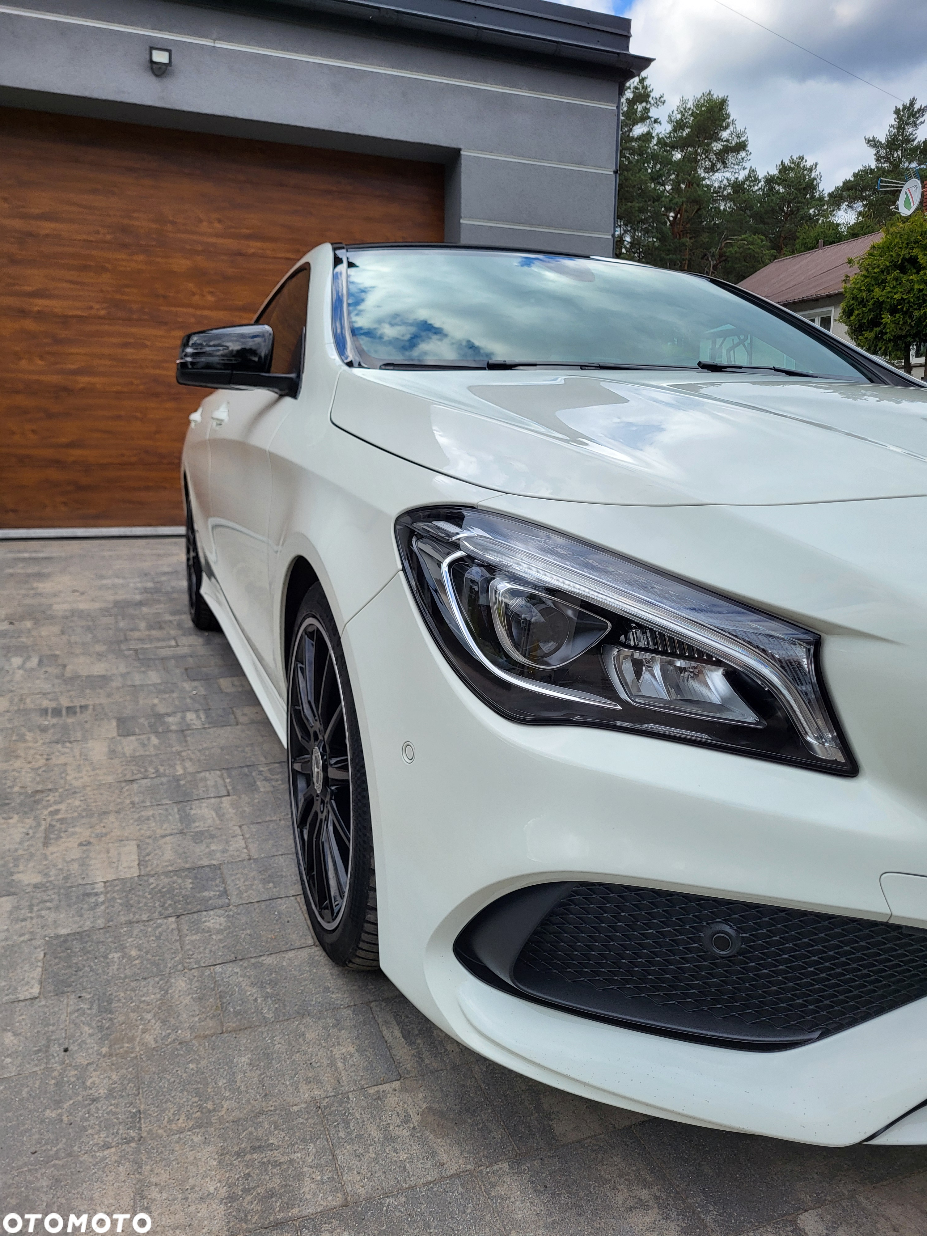 Mercedes-Benz CLA 220 4-Matic AMG Line - 9