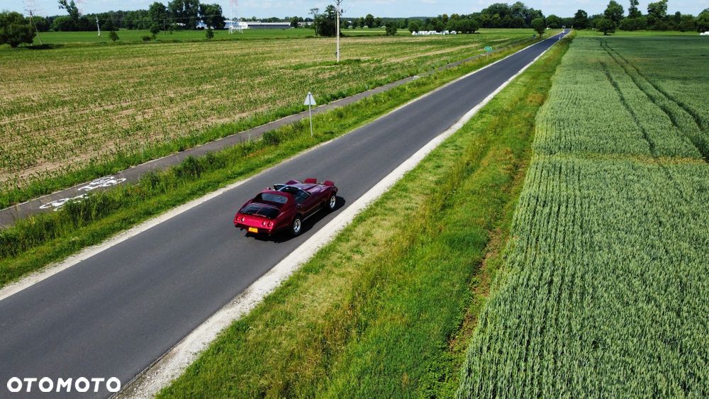 Chevrolet Corvette - 6