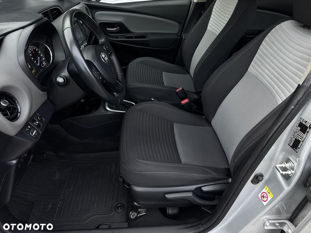 Toyota Yaris Hybrid 100 Premium EU6 - 13