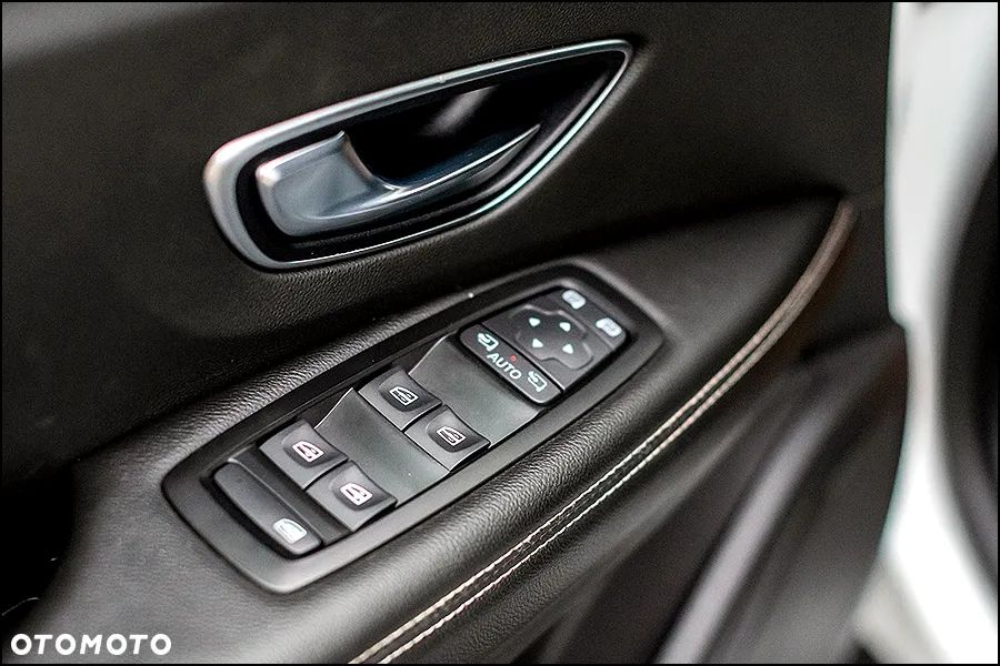 Renault Grand Scenic - 32