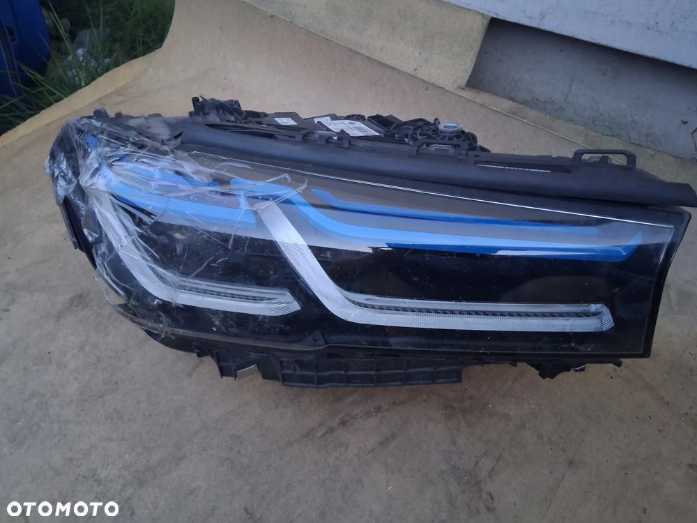 Lampa prawa BMW 5 G30 G31 M5 F90  uszkodzona - 1