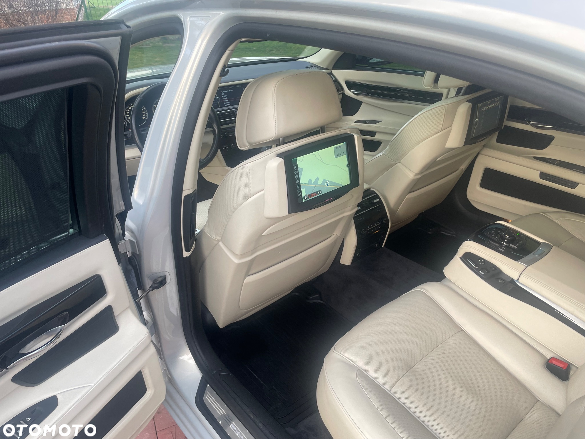BMW Seria 7 750i L xDrive - 11