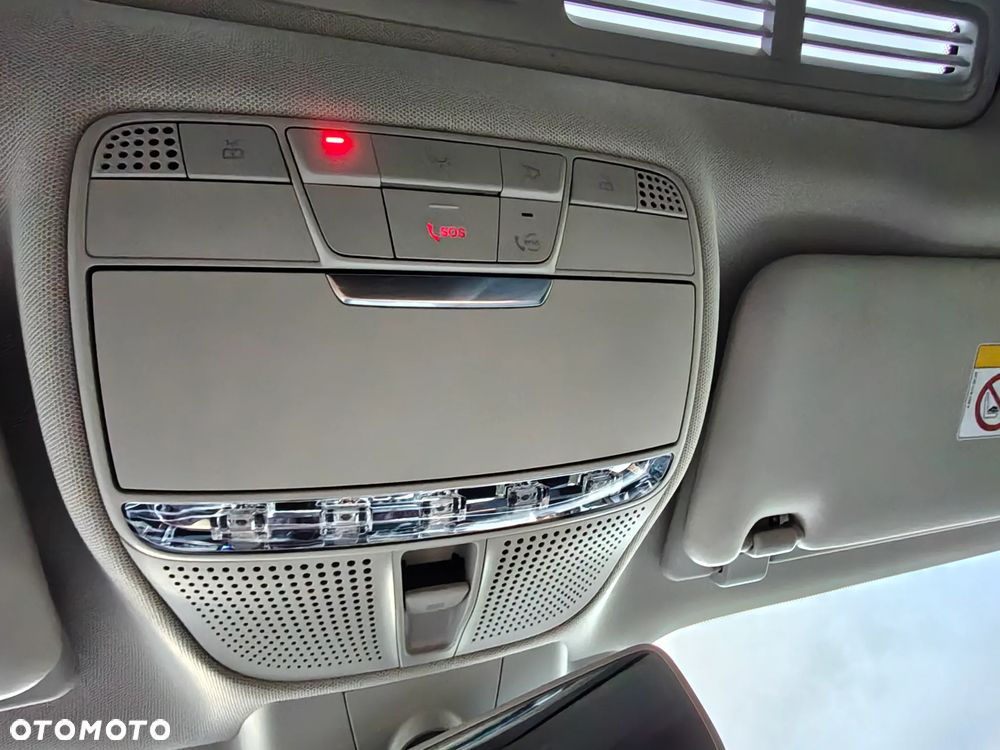Mercedes-Benz Klasa E 300 d 9G-TRONIC - 33
