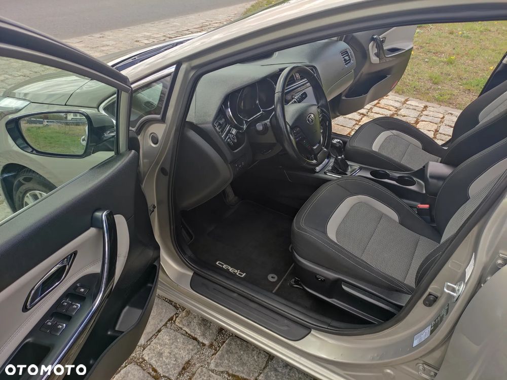 Kia Ceed 1.6 GDI Dream Team Edition - 7