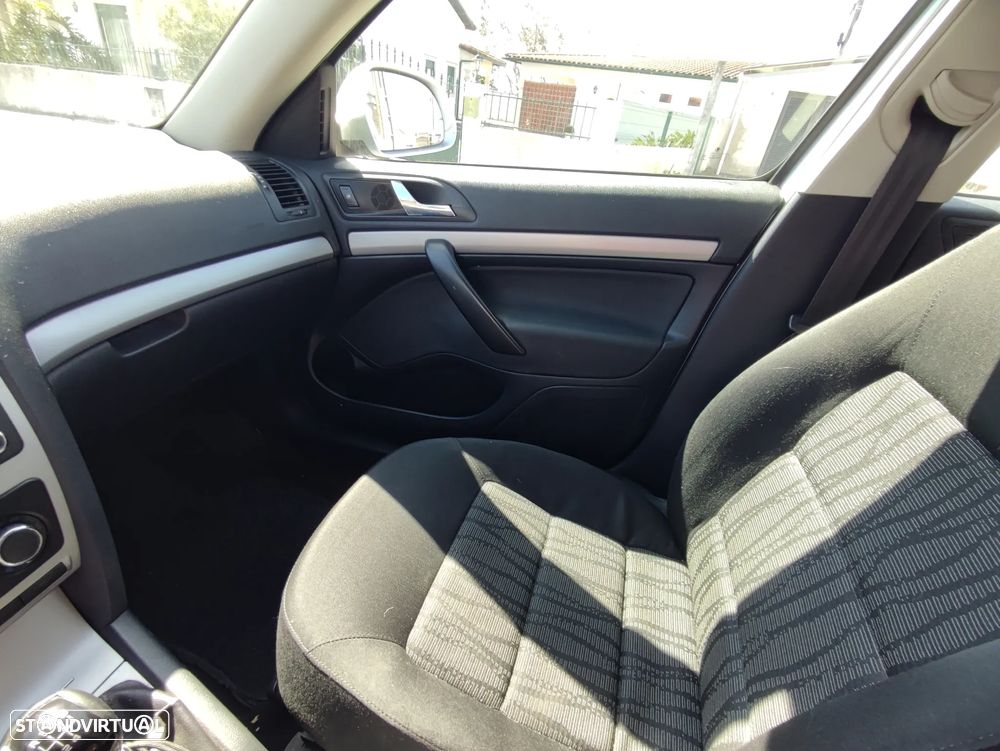 Skoda Octavia Break 1.6 TDi Elegance Pack - 10