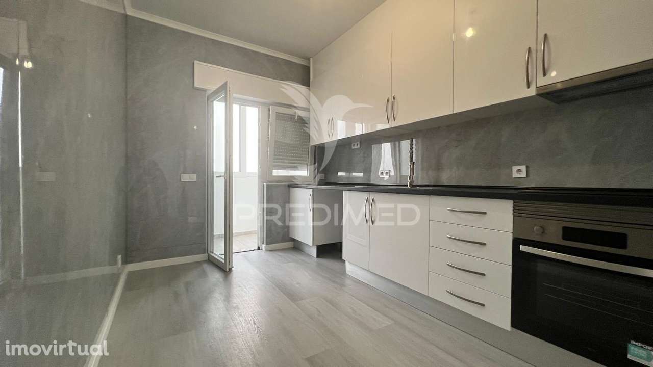 Oportunidade Única em Quarteira – T2 Renovado com Vista Mar! - Grande imagem: 5/30