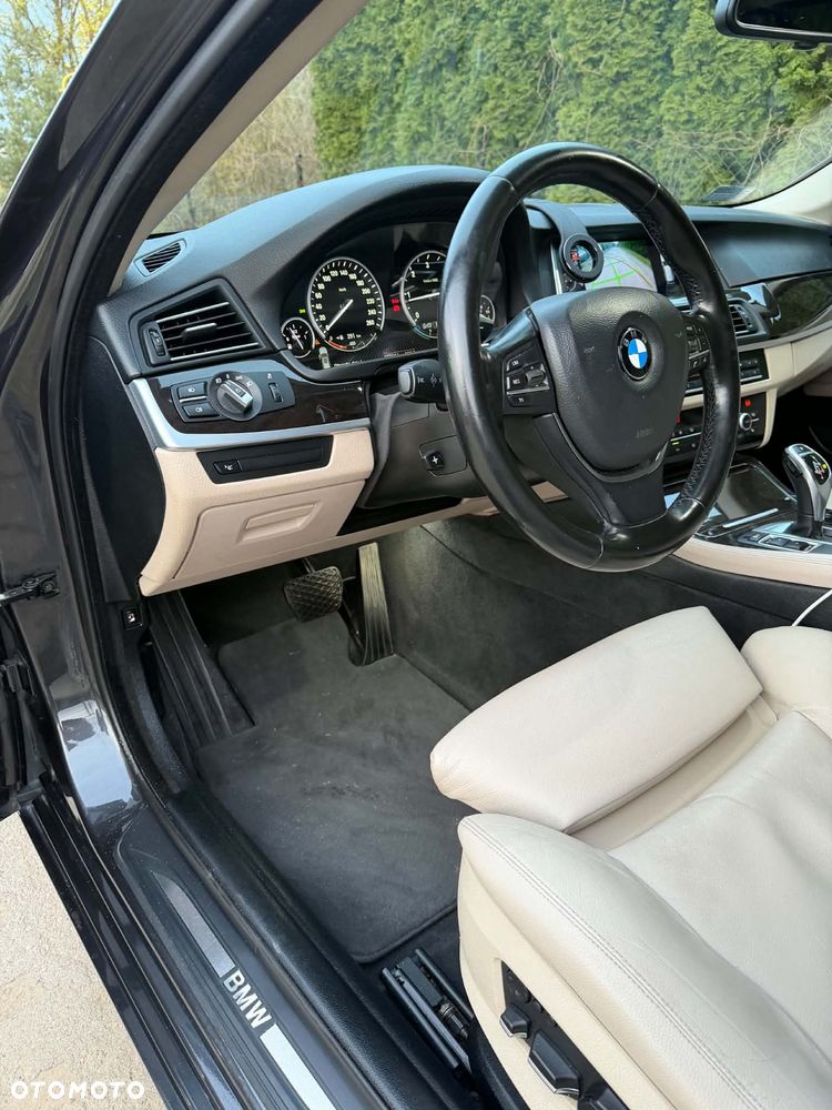 BMW Seria 5 525d xDrive - 8