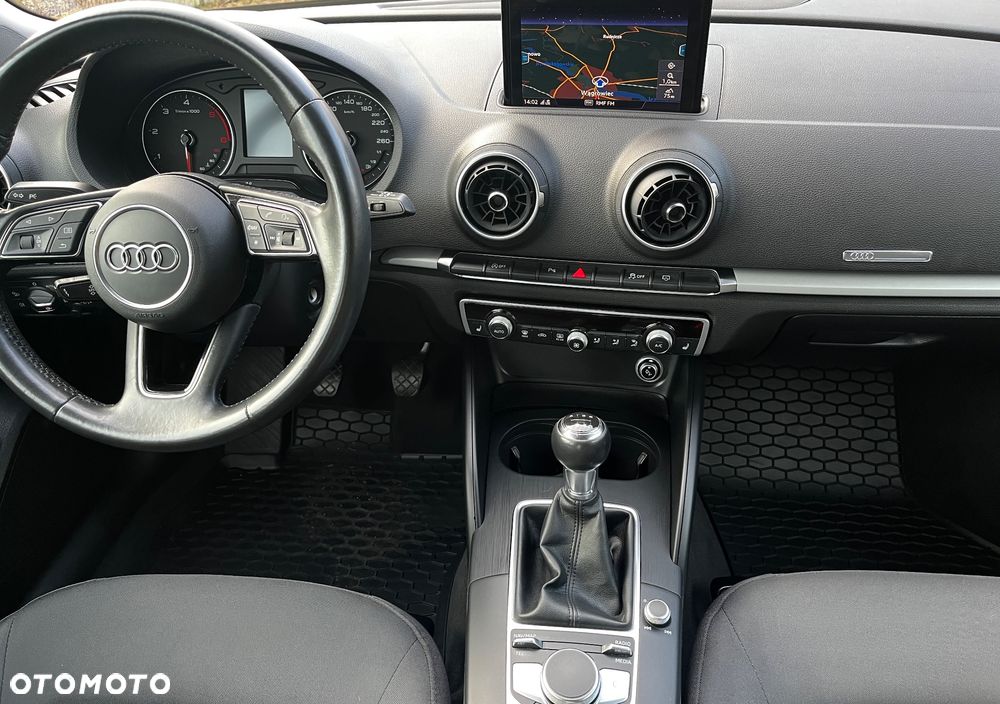 Audi A3 Sportback 1.6 TDI design - 7