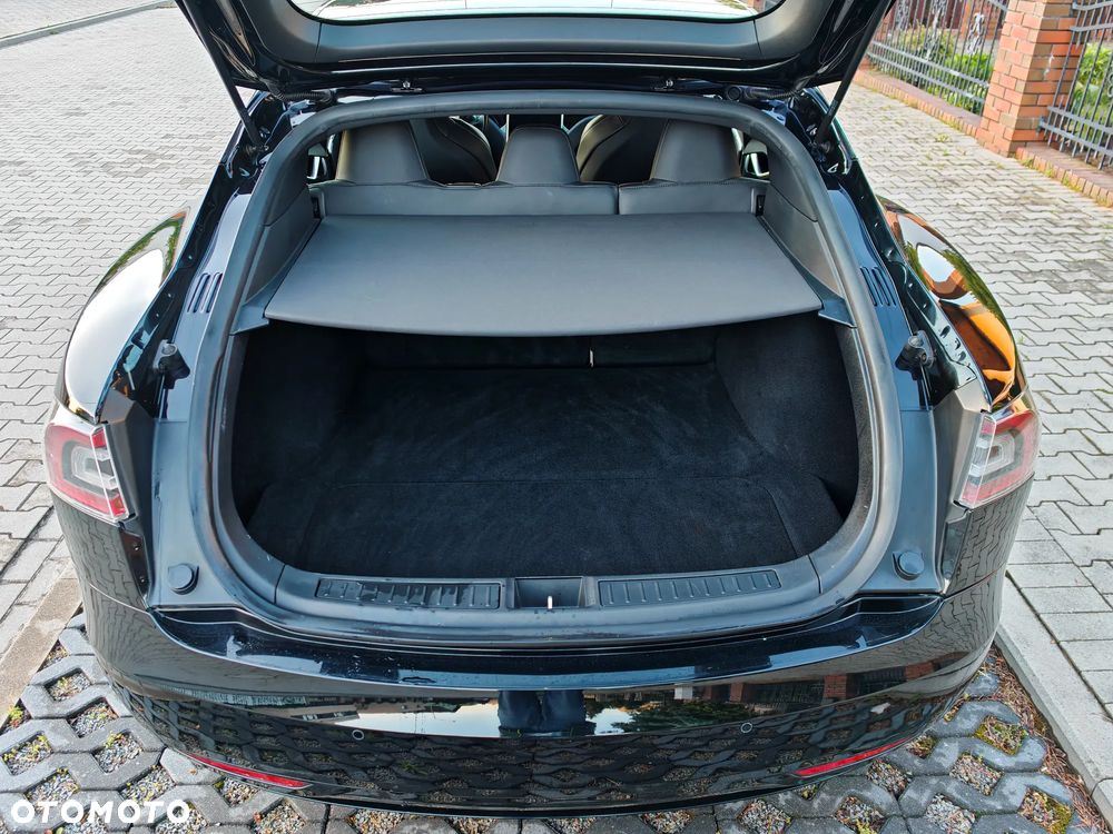 Tesla Model S - 18