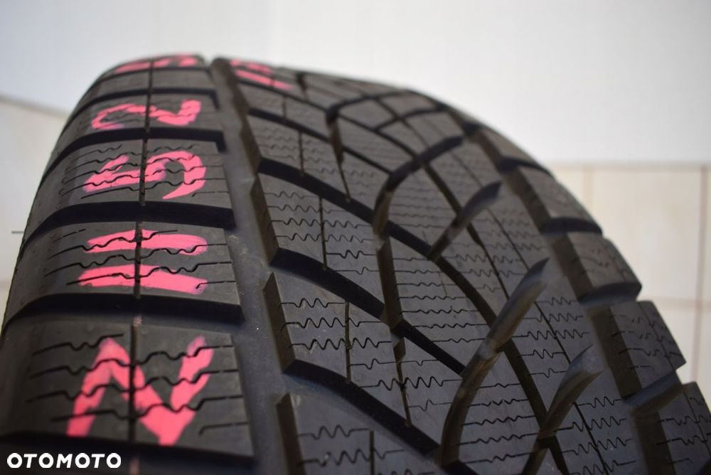 R17 245/55 Goodyear UltraGrip Performance MO-V - 3
