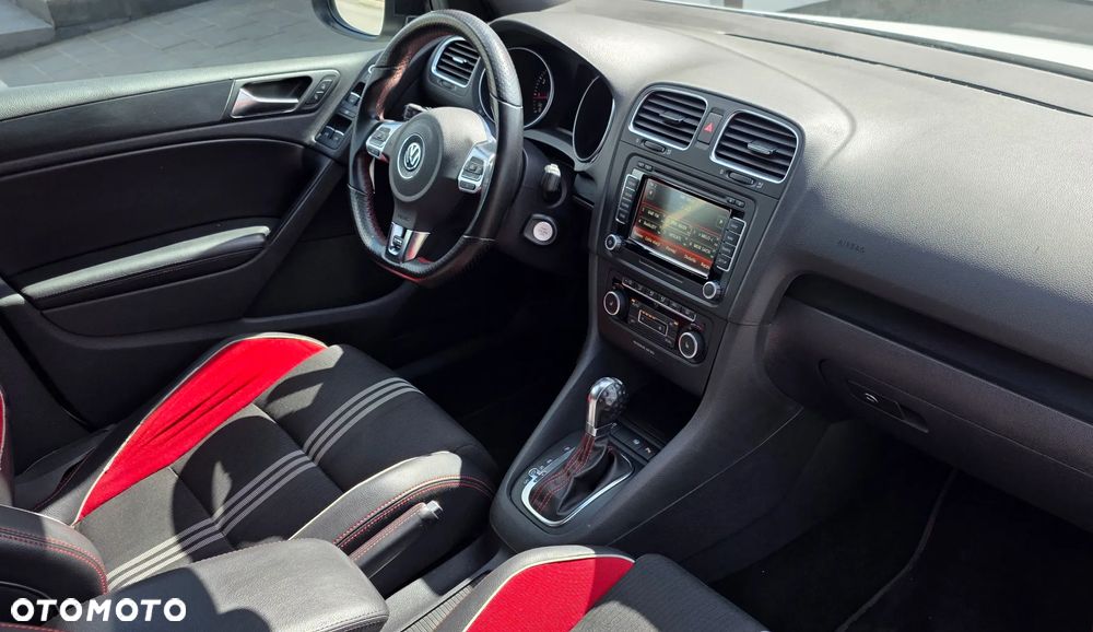 Volkswagen Golf 2.0 GTI DSG adidas - 29