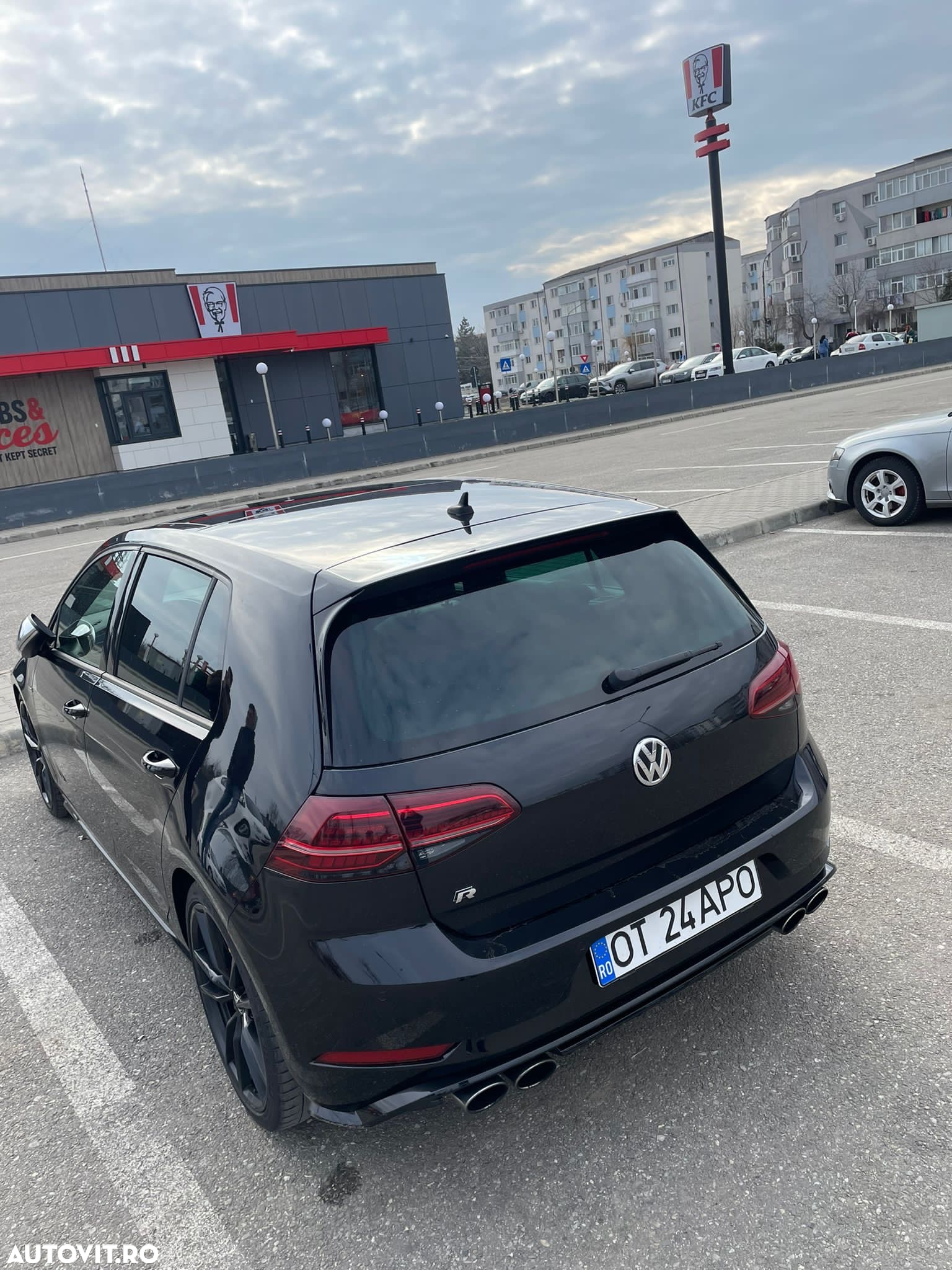 Volkswagen Golf 2.0 TSI DSG R - 2
