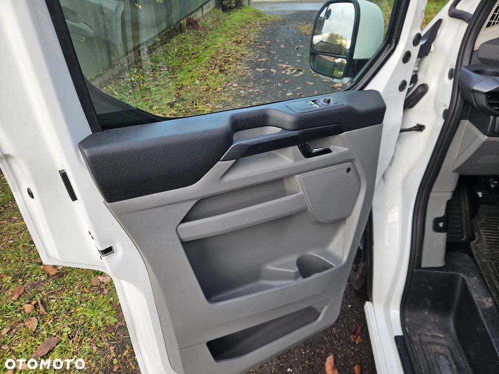 Ford Tourneo Custom - 18