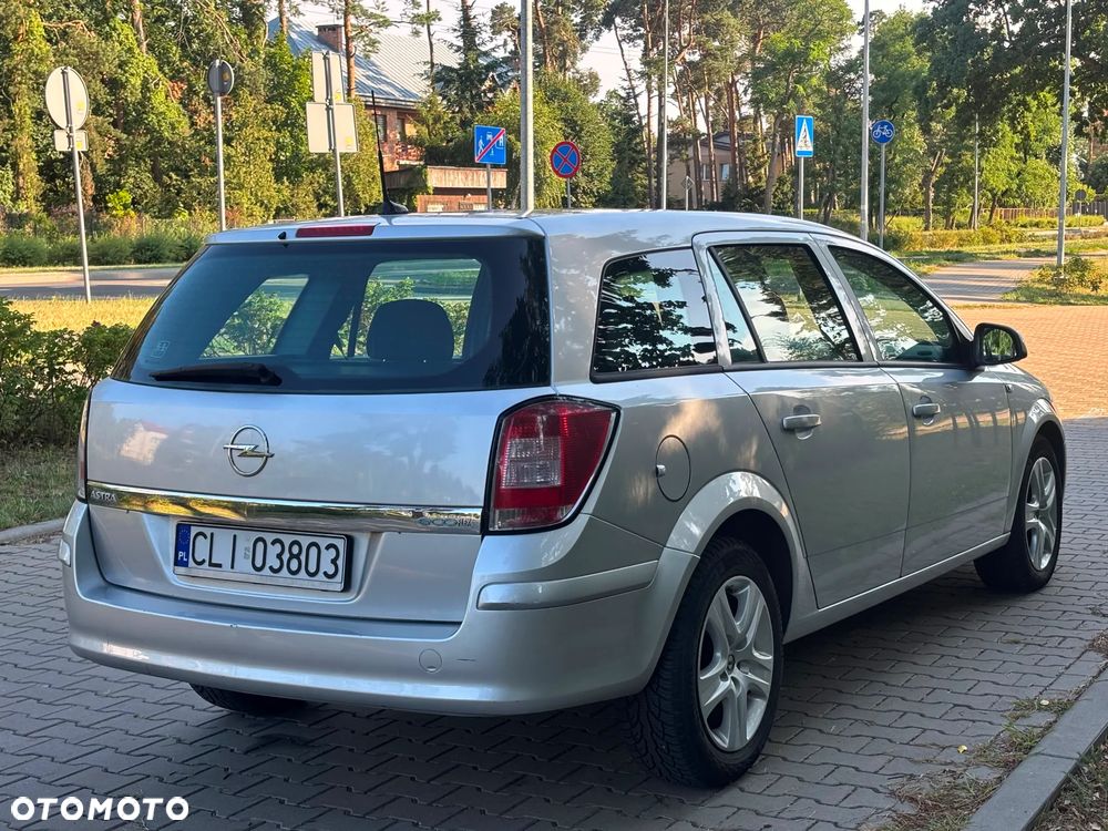 Opel Astra 2010 photo 5