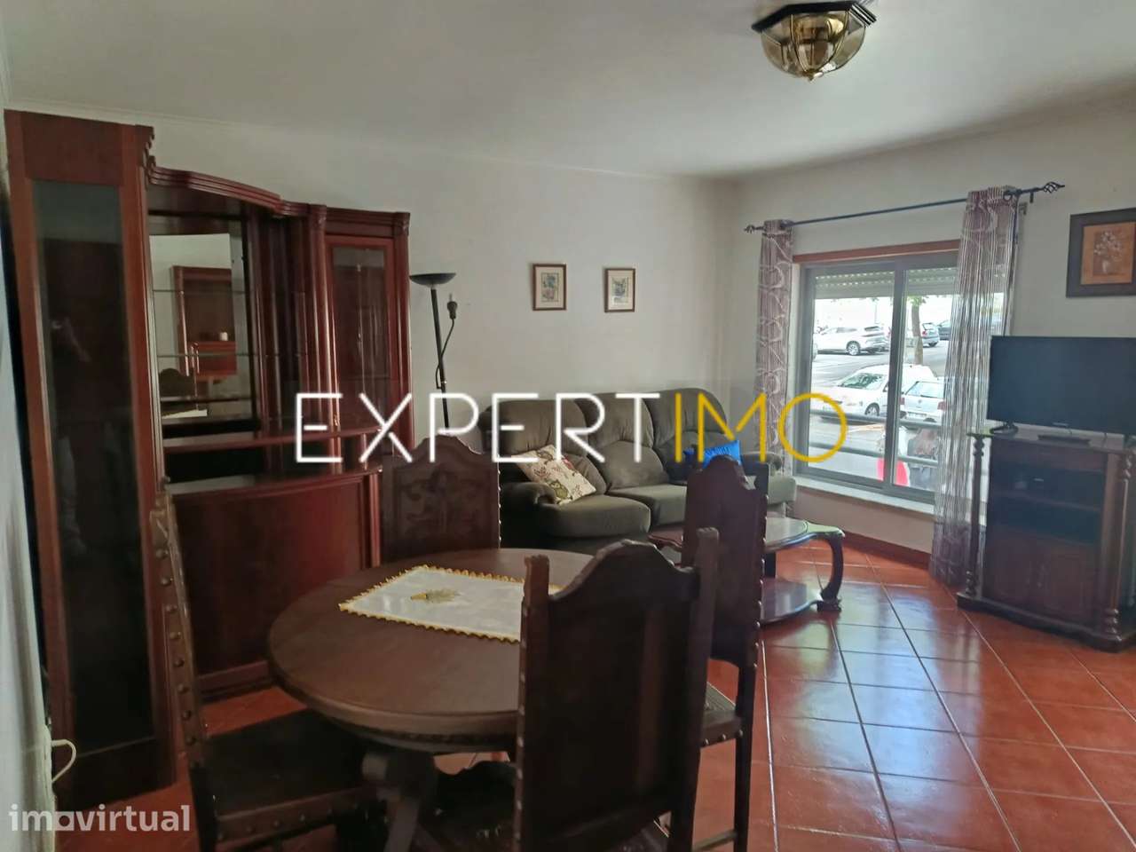 Apartamento T2 R/C mobilado, com varanda e arrecadação - Grande imagem: 2/24