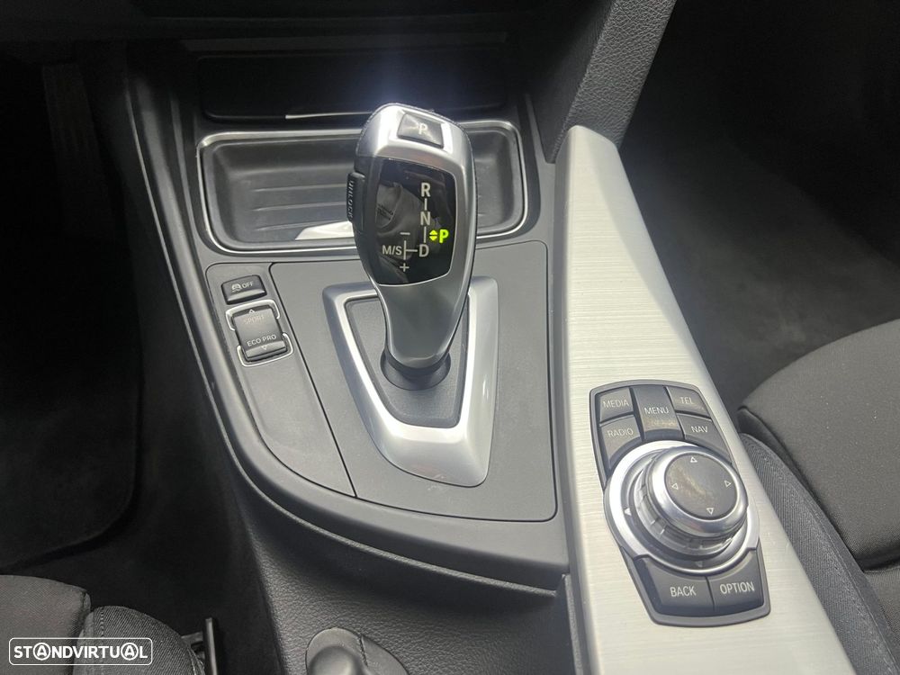 BMW 318 d Touring Navigation Sport Auto - 34