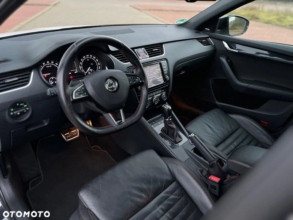 Skoda Octavia 2.0 TDI DSG RS - 9