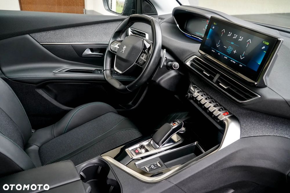 Peugeot 3008 225 e-EAT8 Allure - 26